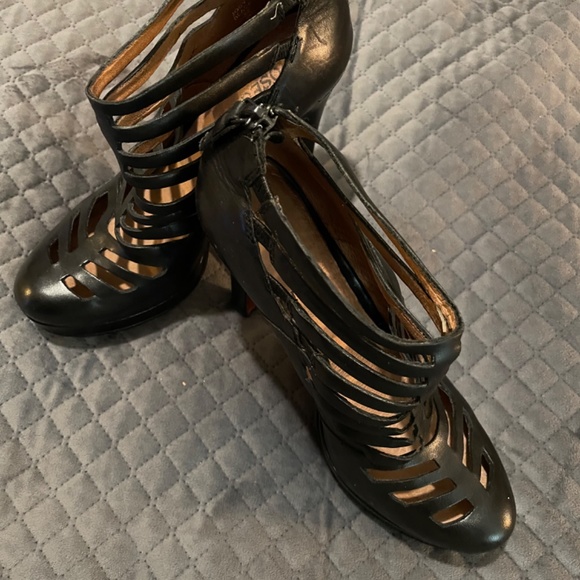 #ShoeCraze - Picture 3 of 3